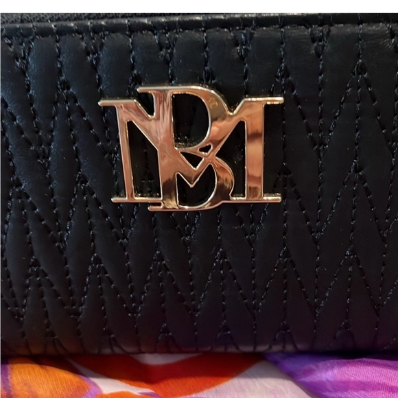 Badgley Mischka Black Wallet with Textured Material and Gold Logo - Picture 3 of 6